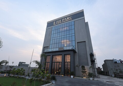 Le Parc Hotel & Banquets