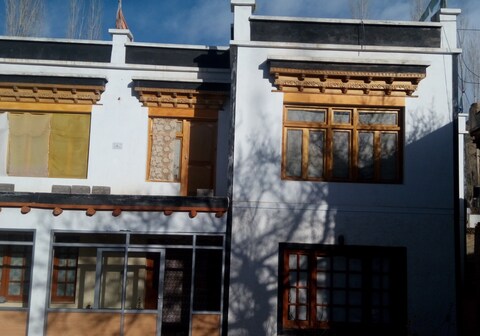 Ganzom Deluxe Guest House