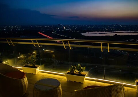 Luxurious Studio Evening Stay At Supernova