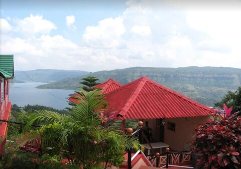 Hotel Shrushti Lake View