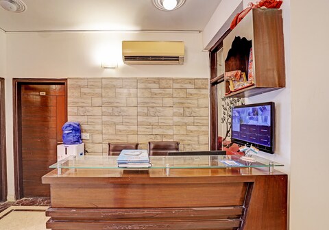 Hotel O Starlight Inn