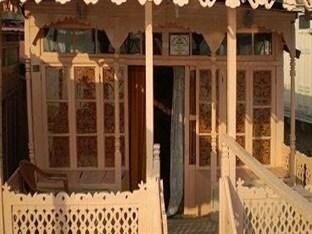 Martanda Group Of Houseboats