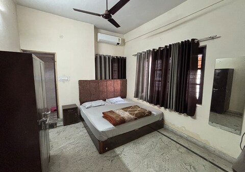 ShriJi Homestay  HOME Like Stay