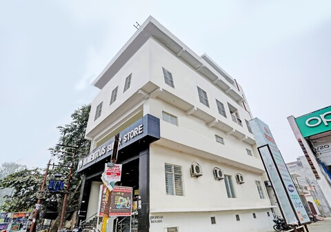 Super OYO 821181 Hotel Solam Inn