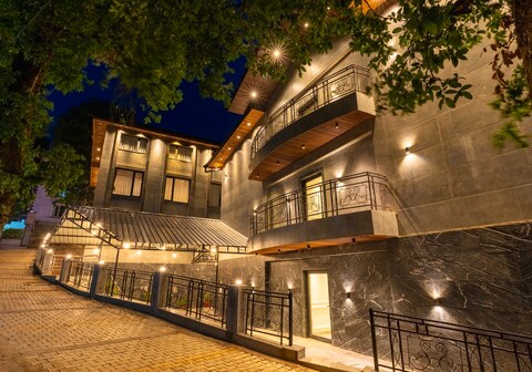 Lawrence Solitaire Resort , Nainital