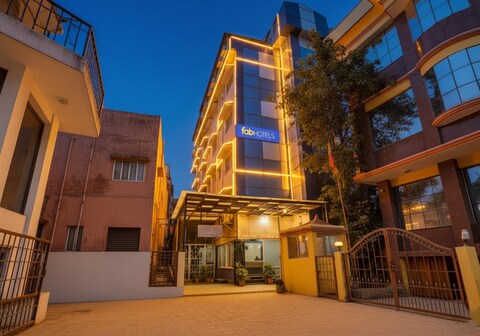 FabHotel Savi Inn - Nr. Mantri Square Mall