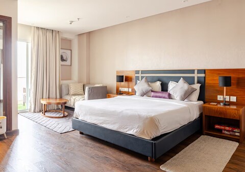 Premium Studio @ Element One Mall with Kitchen & WiFi