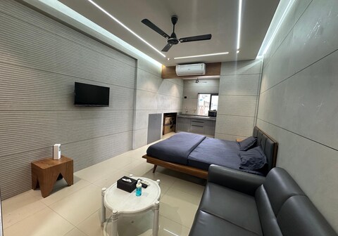 Nirrtul Boss Studio Apartment Cozy Quite