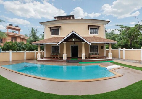 Villa Calangute Phase 5 - Beach Villa with Private pool and Elephant shower