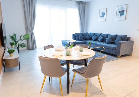 HAPPY SEASON La Vie Residences