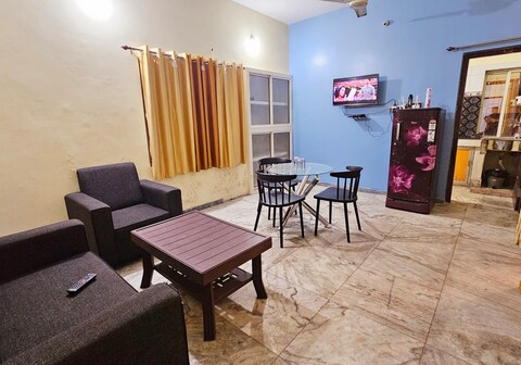 LovingLuving 2BHK Entire Apartment At KIIT Square