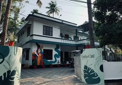 Costa Cliff | Steps Away from North Cliff