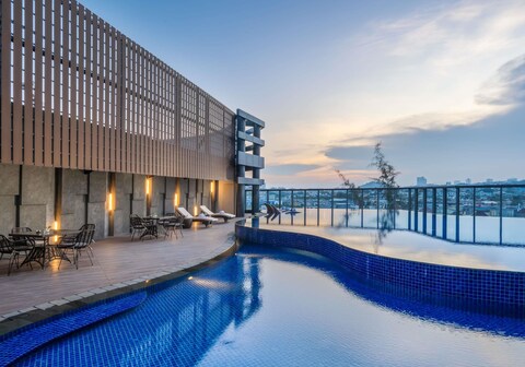 Grand Mercure Batam Centre