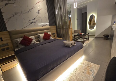 The mirror maze by Luxury loft