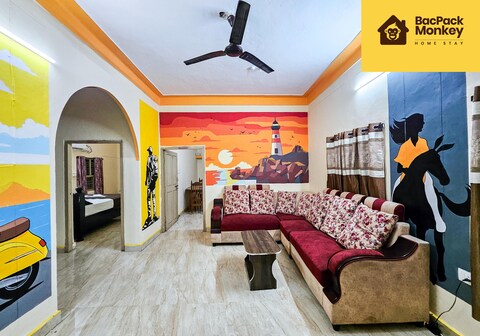 Bacpack Monkey Home Stays