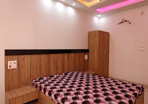 NARAYAN ROOMS INN