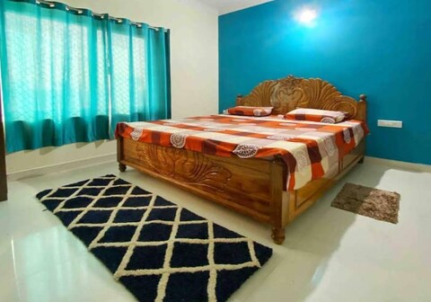 Cozy Stays - 1 BHK Apt With Kitchen And Balcony