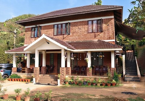 Blue Hills View - Serviced Villa