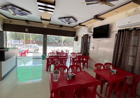 Raj Palace Restaurant & Guest House