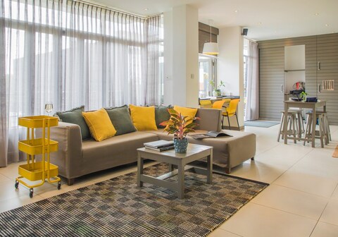 1BHK Studio with Pvt Pool by tisyastays