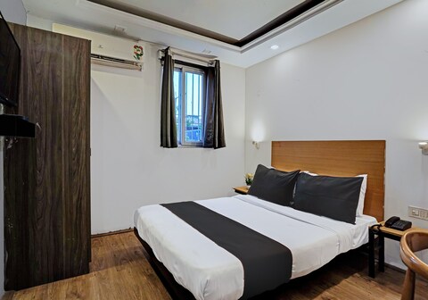 Collection O White Saffron Near Rohini Sector 18 Metro Station