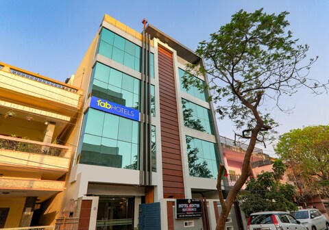 FabHotel Super 3 Premium