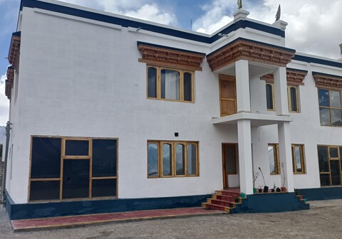 Hotel Dova Inn