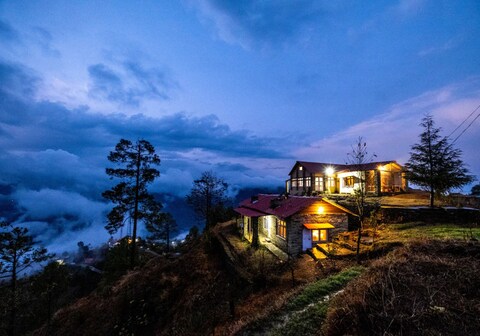 Breezy Affair| Boutique room w Binsar view
