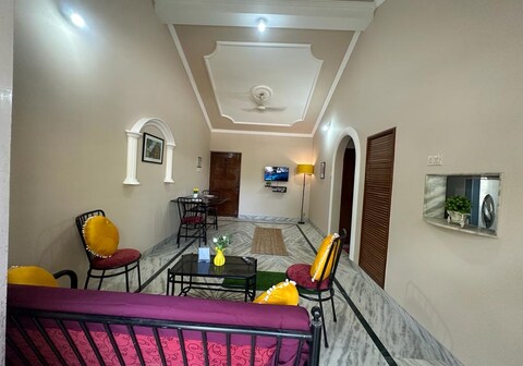 Apartment in party hub candolim