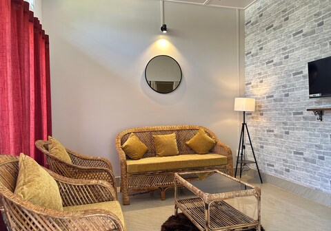 Sunny Villa Deluxe Cottage