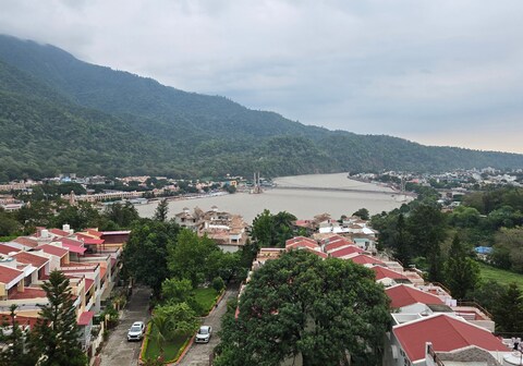 Ganga Aahana Retreat - Luxury Satvik Stay near Ganges in Rishikesh