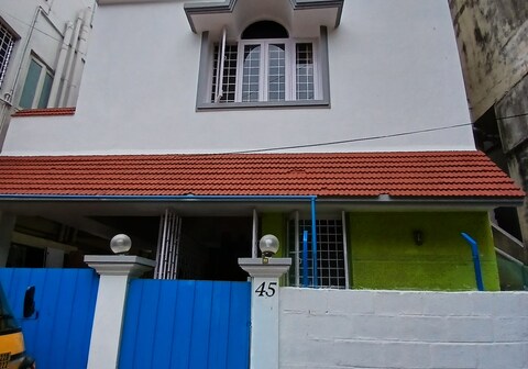 Metro Stay Ashok Nagar