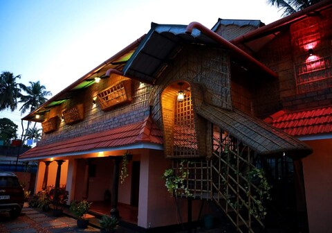 Canalview Private Cottage @ Azhikkal