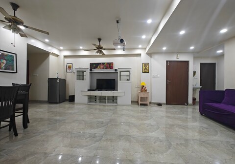 4 Bhk fully furnished flat with Kitchen