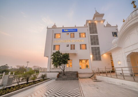 FabHotel Jaswinder Bhawan