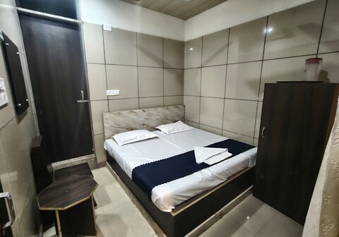 HOTEL BLUEBELL INN 2