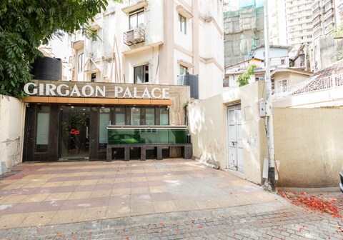 Hotel Girgaon Palace