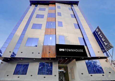 Townhouse Tuessday Suites Nearst Mr Bhatura Bala Sector 122