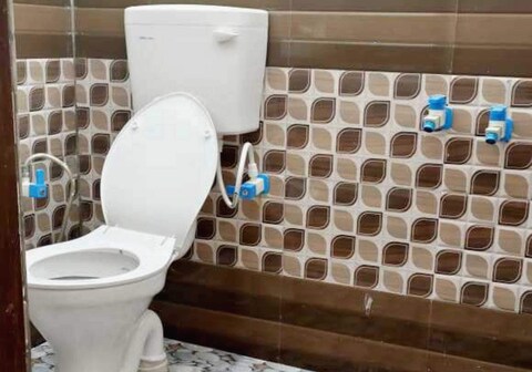 OYO 810011 HOTEL ROYAL PALACE