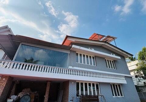 Grey Oasis | 1km from Vadakumnathan Temple