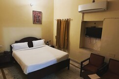 Hotel Shri karni niwas, Udaipur Hotel Shri karni niwas, Udaipur