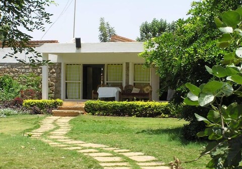 Hoopinkai's Farm Retreat