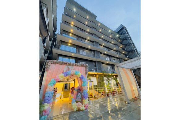 Hotel Aarkay Palace