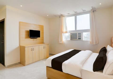 Collection O Siddharth Near A to Z Electronics