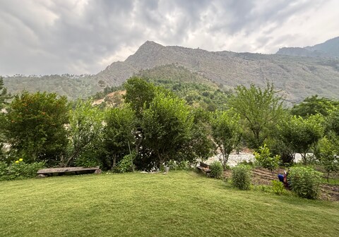 Tirthan River Front Homestay
