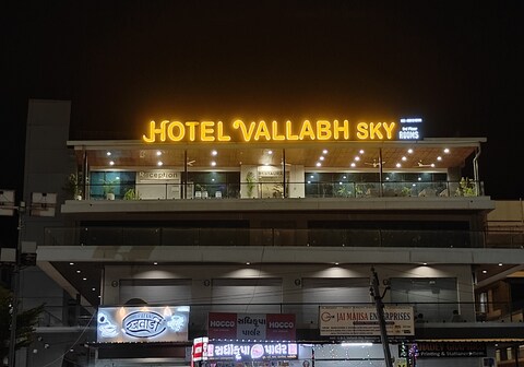 Hotel Vallabh Sky