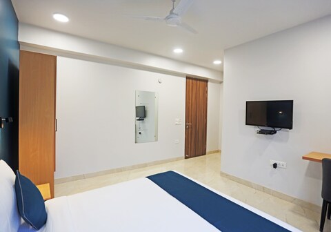 Hotel O Moody Moon Blue