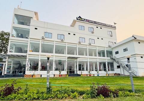 Varad International Hotel & Banquets