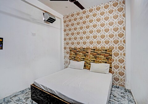 Hotel O Moon Murad Ganj