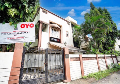 Hotel O The Grand Gateway Inn